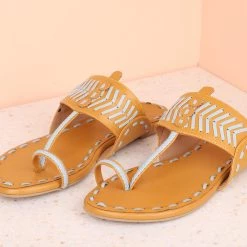 Inc.5 WOMEN FLAT STITCHED KOLHAPURI