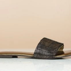 Inc.5 PLEATED FLAT MULES 9 Inc.5 PLEATED FLAT MULES