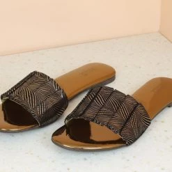 Inc.5 PLEATED FLAT MULES