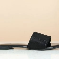 Inc.5 PLEATED FLAT MULES 9 Inc.5 PLEATED FLAT MULES