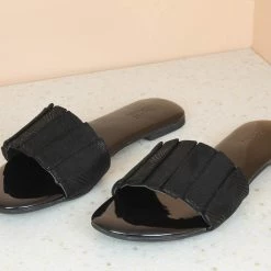 Inc.5 PLEATED FLAT MULES