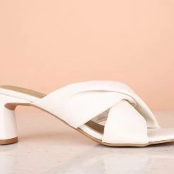 Inc.5 CROSS STRAP MULES