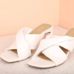 Inc.5 CROSS STRAP MULES