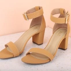 Inc.5 ANKLE STRAP BLOCK HEEL-BEIGE