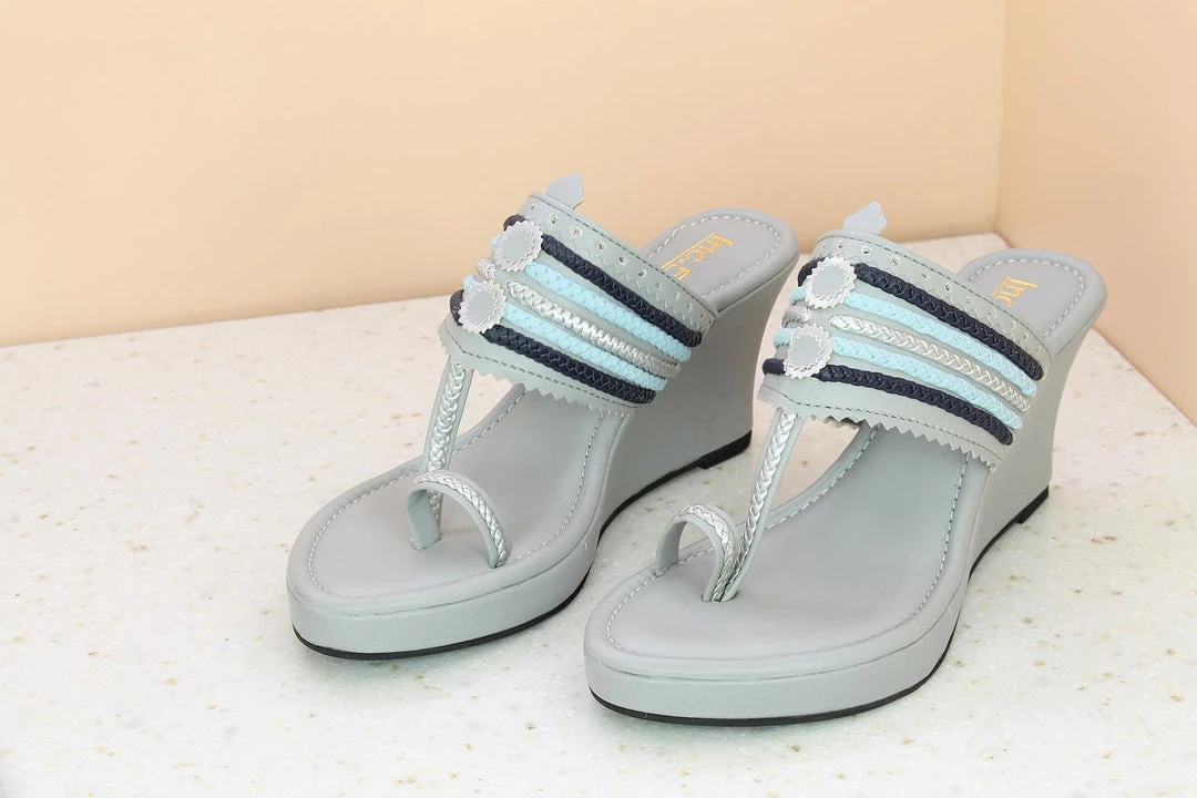 Inc.5 VEDGE HEEL KOLHAPURI - GREY SALE 6 Inc.5 VEDGE HEEL KOLHAPURI - GREY SALE