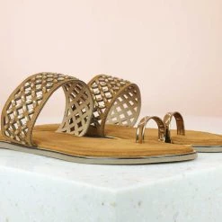 Inc.5 JEWEL TOE POST-TAN