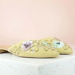 Inc.5 EMBROIDED STRAP TOE POST-BEIGE