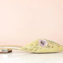 Inc.5 EMBROIDED STRAP TOE POST-BEIGE