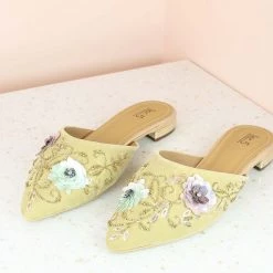 Inc.5 EMBROIDED STRAP TOE POST-BEIGE