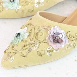 Inc.5 EMBROIDED STRAP TOE POST-BEIGE