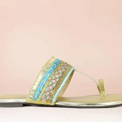 Inc.5 SALE EMBROIDED TOE THONG-GOLD