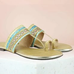 Inc.5 SALE EMBROIDED TOE THONG-GOLD