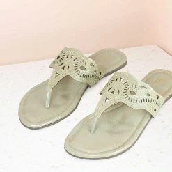 Inc.5 JEWELED FLAT THONG-GOLD Diamond