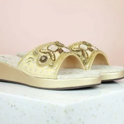 Inc.5 SALE EMBROIDED PLATFORM THONG-GOLD