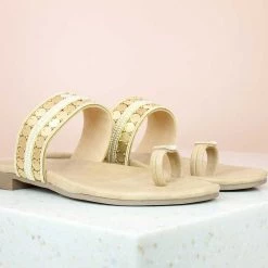 Inc.5 EMBROIDED FLAT TOE THONG-BEIGE Embroidery