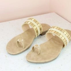 Inc.5 EMBROIDED FLAT TOE THONG-BEIGE Embroidery