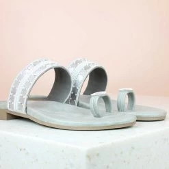 Inc.5 EMBROIDED FLAT TOE THONG-GREY