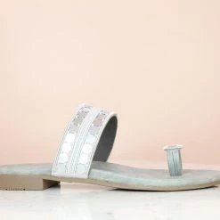 Inc.5 EMBROIDED FLAT TOE THONG-GREY
