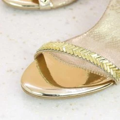 Inc.5 Ethnic DIAMOND SANDAL-GOLD