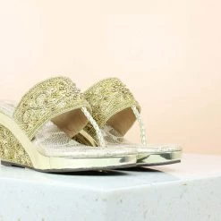 Inc.5 EMBROIDED HEEL COVER TOE POST-GOLD