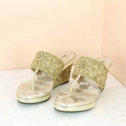 Inc.5 EMBROIDED HEEL COVER TOE POST-GOLD
