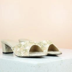 Inc.5 WOMEN EMBROIDED BLOCK HEEL-GOLD