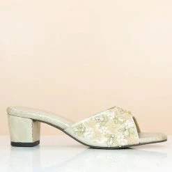 Inc.5 WOMEN EMBROIDED BLOCK HEEL-GOLD