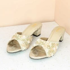 Inc.5 WOMEN EMBROIDED BLOCK HEEL-GOLD