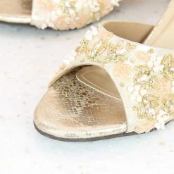 Inc.5 WOMEN EMBROIDED BLOCK HEEL-GOLD