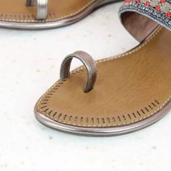 Inc.5 EMBROIDED FLAT TOE POST-G.METAL