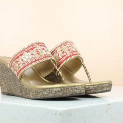 Inc.5 EMBROIDED PLATFORM THONG-ANTIQUE GOLD