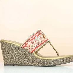 Inc.5 EMBROIDED PLATFORM THONG-ANTIQUE GOLD