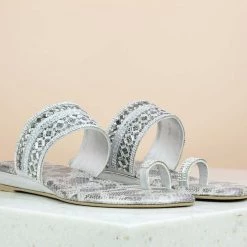 Inc.5 CRYSTAL DIAMOND FLAT TOE POST-SILVER SALE