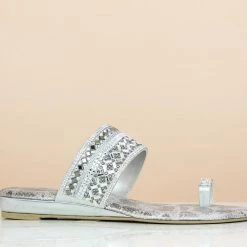 Inc.5 CRYSTAL DIAMOND FLAT TOE POST-SILVER SALE