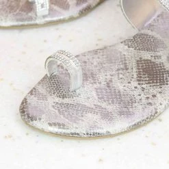 Inc.5 CRYSTAL DIAMOND FLAT TOE POST-SILVER SALE