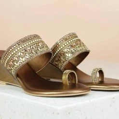 Inc.5 VEDGE HEEL EMBROIDED TOE POST Embroidery