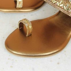 Inc.5 VEDGE HEEL EMBROIDED TOE POST Embroidery