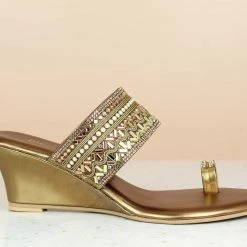 Inc.5 VEDGE HEEL EMBROIDED TOE POST Embroidery