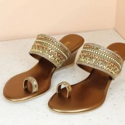 Inc.5 VEDGE HEEL EMBROIDED TOE POST Embroidery