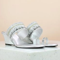 Inc.5 EMBROIDED TOE POST-SILVER