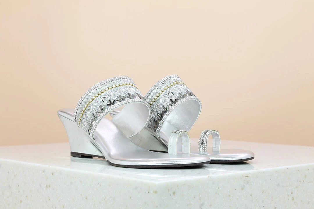 Inc.5 EMBROIDED TOE POST-SILVER 3 Inc.5 EMBROIDED TOE POST-SILVER