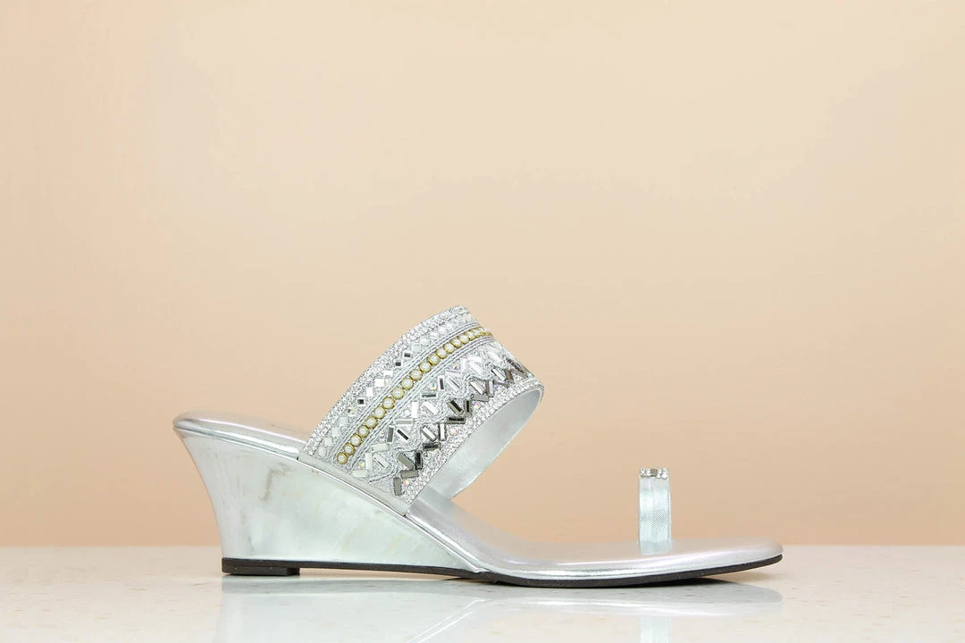 Inc.5 EMBROIDED TOE POST-SILVER 4 Inc.5 EMBROIDED TOE POST-SILVER