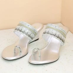 Inc.5 EMBROIDED TOE POST-SILVER 8 Inc.5 EMBROIDED TOE POST-SILVER