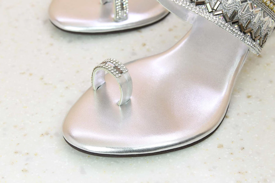 Inc.5 EMBROIDED TOE POST-SILVER 6 Inc.5 EMBROIDED TOE POST-SILVER