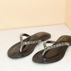 Inc.5 WOMEN DIAMOND FLAT THONG-GUN METAL