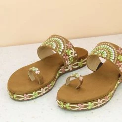 Inc.5 EMBROIDED TOE POST - TAN