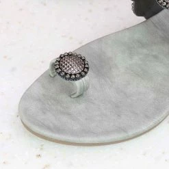 Inc.5 Embroidery EMBROIDED FLAT THONG - GUN METAL