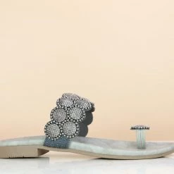 Inc.5 Embroidery EMBROIDED FLAT THONG - GUN METAL