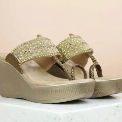 Inc.5 EMBROIDED PLATFORM THONG - ANTIQUE GOLD