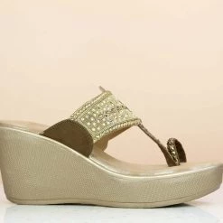 Inc.5 EMBROIDED PLATFORM THONG - ANTIQUE GOLD